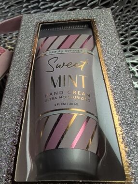 Beauty Concepts Sweet Mint Hand Cream - Pink Tube